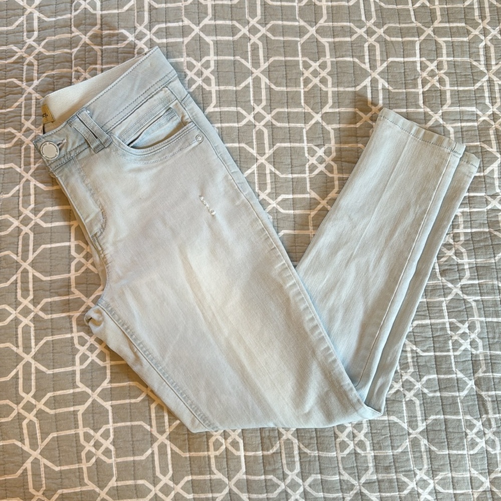 Democracy light wash skinny jeans size 6